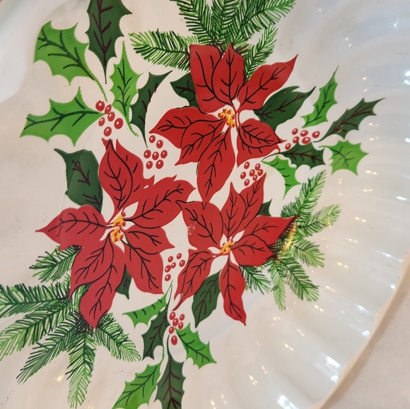 Retro White Round Plastic Red Poinsettia Christmas Cookie Tray - Picture 4 of 8